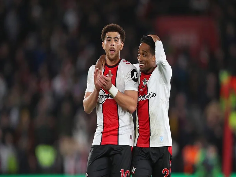 诺丁汉森林vs利兹联:吉布斯-怀特、米伦科维奇首发,奥卡福尔、肖恩-朗斯塔夫出战