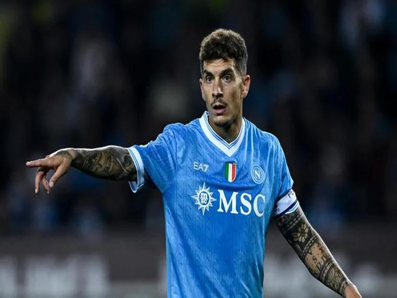 帽子上用中文写着努力、忍耐、牺牲,张外龙:是我作为教练的哲学